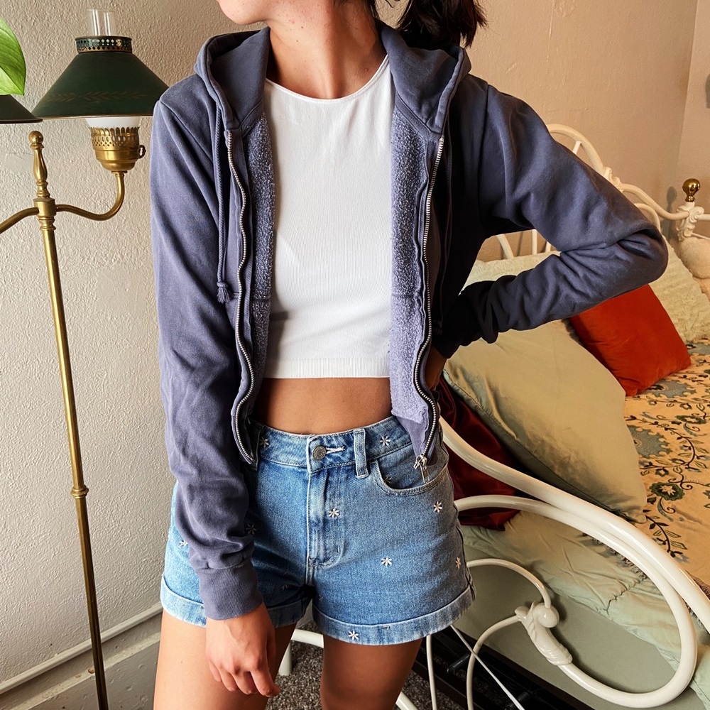 Brandy Melville blue gray hoodie crop style. Long sleeves two front pockets